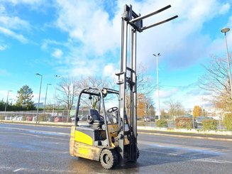 Carrello elevatore frontale a 3 ruote Caterpillar EP20NT