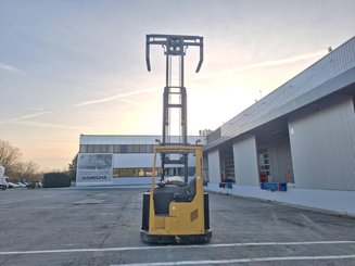 Carrelli retrattili multidirezionali Caterpillar NRM20K