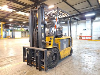 Carrello elevatore frontale a 4 ruote Caterpillar EP30K-PAC