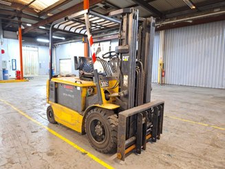 Carrello elevatore frontale a 4 ruote Caterpillar EP30K-PAC