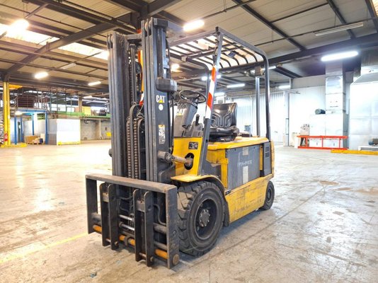 Carrello elevatore frontale a 4 ruote Caterpillar EP30K-PAC - 1