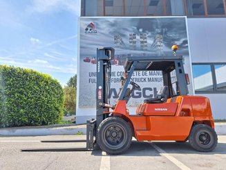 Carrello elevatore frontale a 4 ruote Nissan F04D40Q