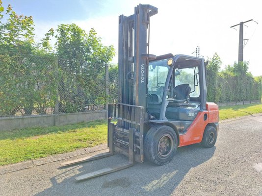 Carrello elevatore frontale a 4 ruote Toyota 52-8FDJF35D - 1