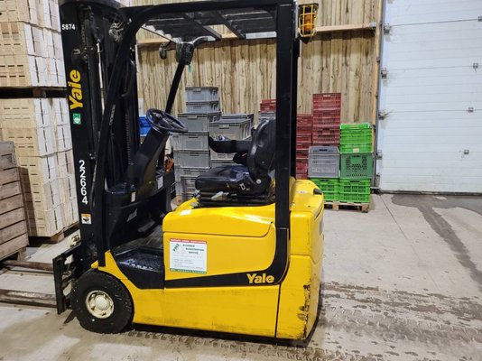 Carrello elevatore frontale a 3 ruote Yale ERP15 - 1