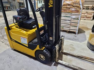 Carrello elevatore frontale a 3 ruote Yale ERP15