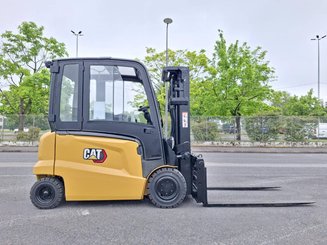 Carrello elevatore frontale a 4 ruote Caterpillar EP30N - 1
