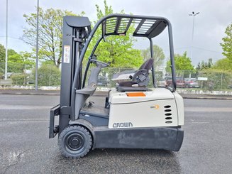 Carrello elevatore frontale a 3 ruote Crown SC5340-1.6 - 2