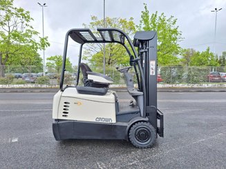 Carrello elevatore frontale a 3 ruote Crown SC5340-1.6 - 5