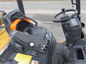 Carrello elevatore frontale a 4 ruote Caterpillar GP25NTD
