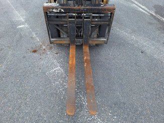 Carrello elevatore frontale a 4 ruote Caterpillar GP25NTD