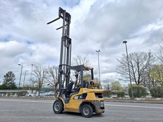 Carrello elevatore frontale a 4 ruote Caterpillar GP25NTD