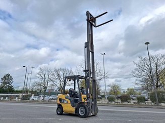 Carrello elevatore frontale a 4 ruote Caterpillar GP25NTD