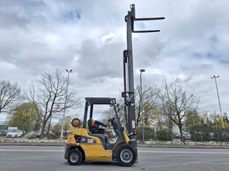Carrello elevatore frontale a 4 ruote Caterpillar GP25NTD