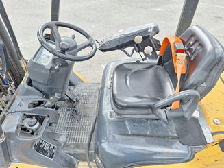 Carrello elevatore frontale a 4 ruote Caterpillar GP25NTD