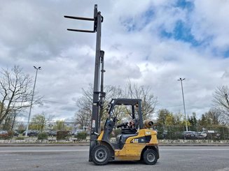 Carrello elevatore frontale a 4 ruote Caterpillar GP25NTD