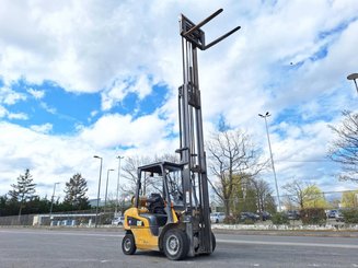 Carrello elevatore frontale a 4 ruote Caterpillar GP25NTD