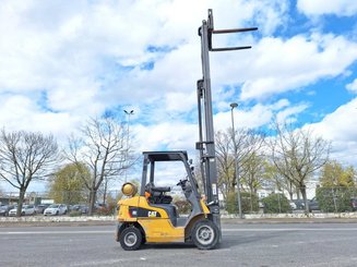 Carrello elevatore frontale a 4 ruote Caterpillar GP25NTD