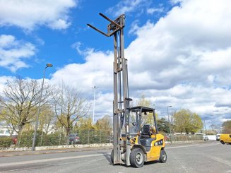 Carrello elevatore frontale a 4 ruote Caterpillar GP25NTD