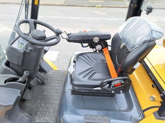 Carrello elevatore frontale a 4 ruote Caterpillar GP35 NTD