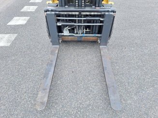 Carrello elevatore frontale a 4 ruote Caterpillar GP35 NTD - 12