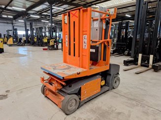 Navicella a gruppo di sollevamento verticale JLG TOUCAN DUO