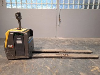 Transpallet con pedana Caterpillar NPV20N2