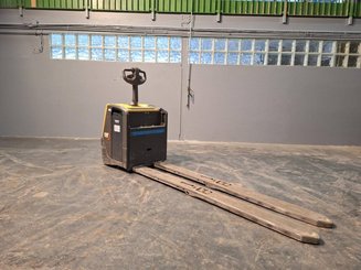 Transpallet con pedana Caterpillar NPV20N2