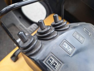 Carrello elevatore frontale a 3 ruote Caterpillar EP20KT - 6