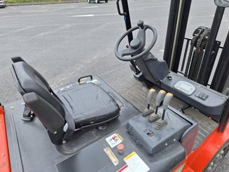 Carrello elevatore frontale a 4 ruote Heli CPD30