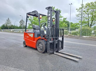 Carrello elevatore frontale a 4 ruote Heli CPD30