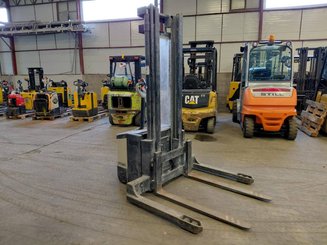 Carrello stoccatore a razze larghe Crown WS2300 1.8