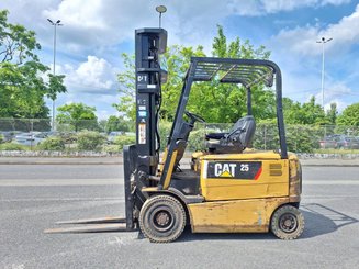 Carrello elevatore frontale a 4 ruote Caterpillar EP25K-PAC