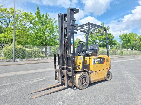 Carrello elevatore frontale a 4 ruote Caterpillar EP25K-PAC - 1