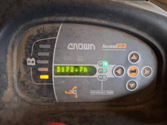 Transpallet con pedana Crown WT3040 2.00