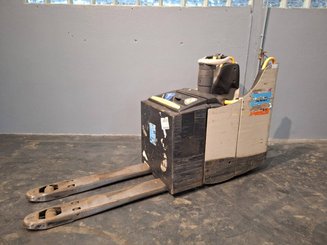Transpallet con pedana Crown WT3040 2.00