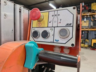 Navicella a gruppo di sollevamento verticale JLG TOUCAN DUO