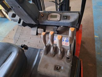 Carrello elevatore frontale a 4 ruote Heli CPD30