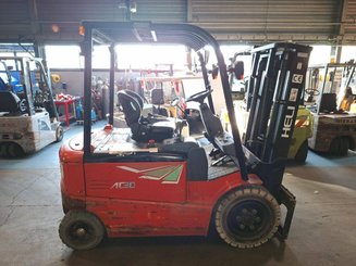 Carrello elevatore frontale a 4 ruote Heli CPD30