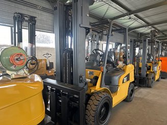Carrello elevatore frontale a 4 ruote Caterpillar GP30NTD