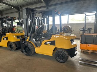 Carrello elevatore frontale a 4 ruote Caterpillar GP30NTD