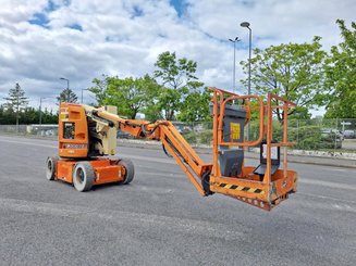 Piattaforma articolata JLG E300AJP - 1