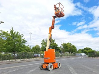 Piattaforma articolata JLG E300AJP - 15