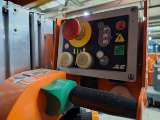 Navicella a gruppo di sollevamento verticale JLG TOUCAN DUO