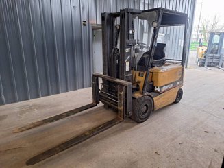 Carrello elevatore frontale a 4 ruote Caterpillar EP25K-PAC