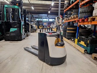 Transpallet guida in accompagnamento Crown WP3080