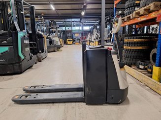 Transpallet guida in accompagnamento Crown WP3080