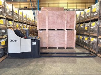 Transpallet con pedana Crown WT3040 - 3