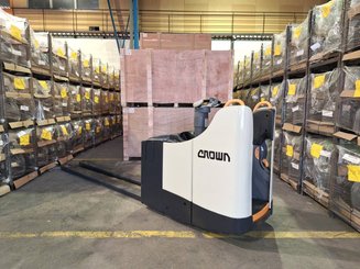 Transpallet con pedana Crown WT3040 - 7