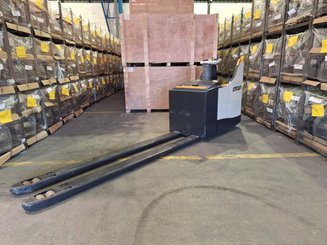 Transpallet con pedana Crown WT3040 - 11