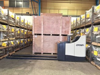 Transpallet con pedana Crown WT3040 - 8